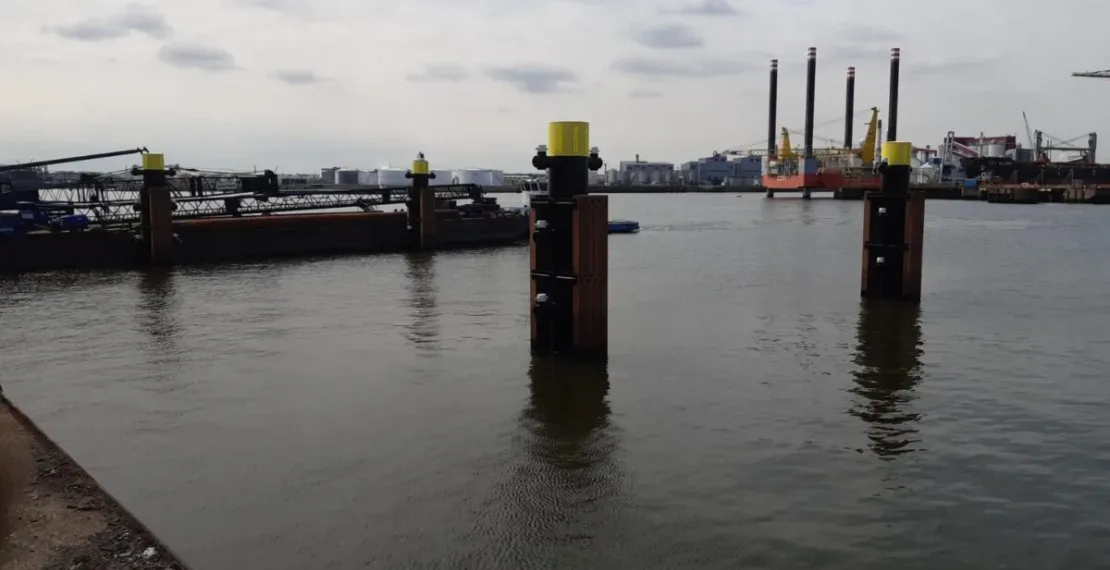 Botlek_1e-werkhaven_buispalen_aangebracht_2-1200x675