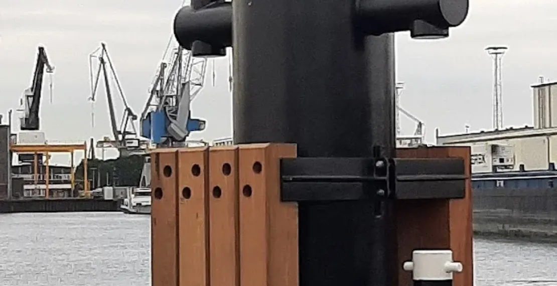 Botlek_1e-werkhaven_buispalen_aangebracht_3