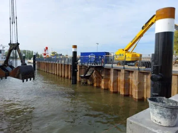 De Koning_baggerwerk-en-leuningconstructie-600x450