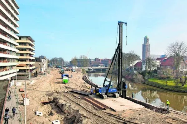 De Koning_Drukken-damwand-achter-kademuur