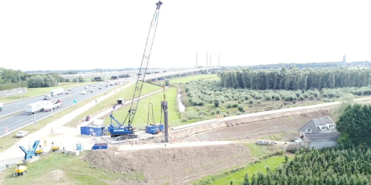 De Koning_luchtfoto-dijkversterking-Gorinchem-Waardenburg-e1642431416614-2