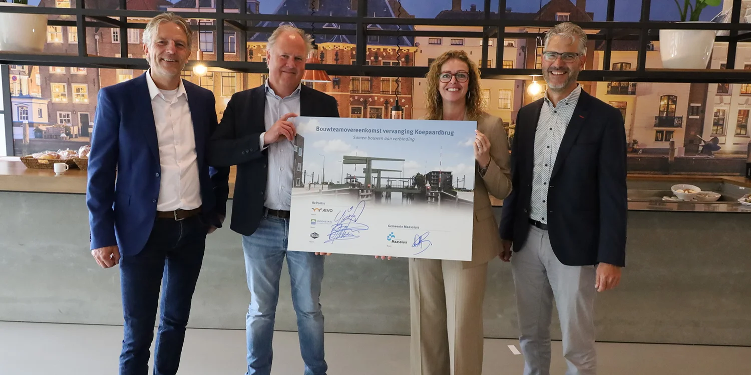 Gebr. De Koning ondertekening Koepaardbrug RePontis-2