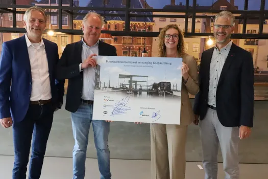 Gebr. De Koning ondertekening Koepaardbrug RePontis
