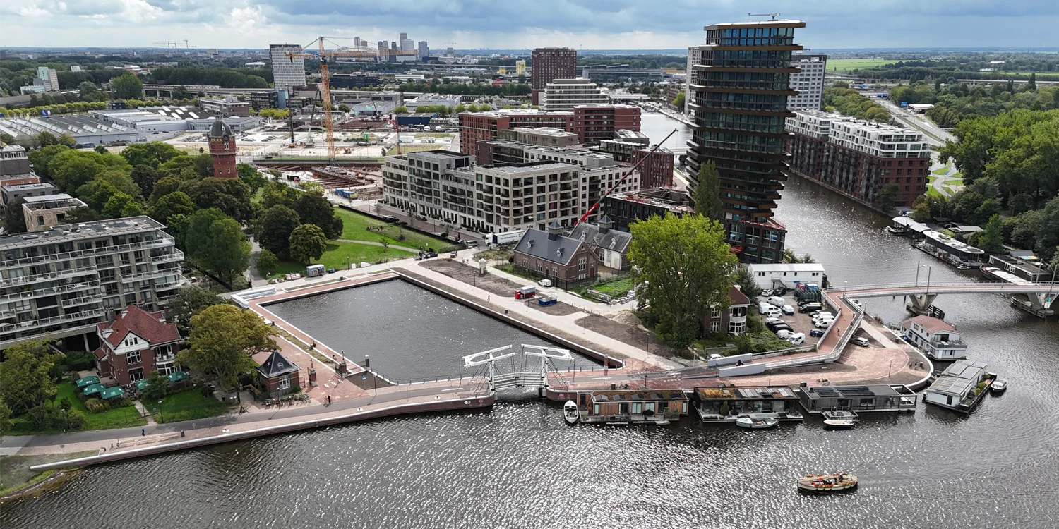 Gebr. De Koning_oplevering kade Overamstel Amsterdam-2